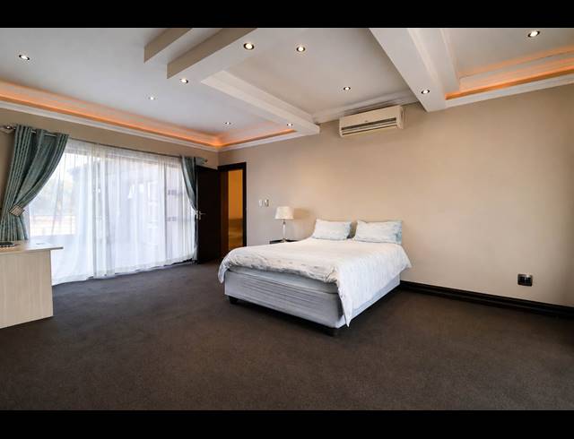 4 BEDROOM GOLF ESTATE FOR SALE IN BLUE VALLEY GOLF ESTATE